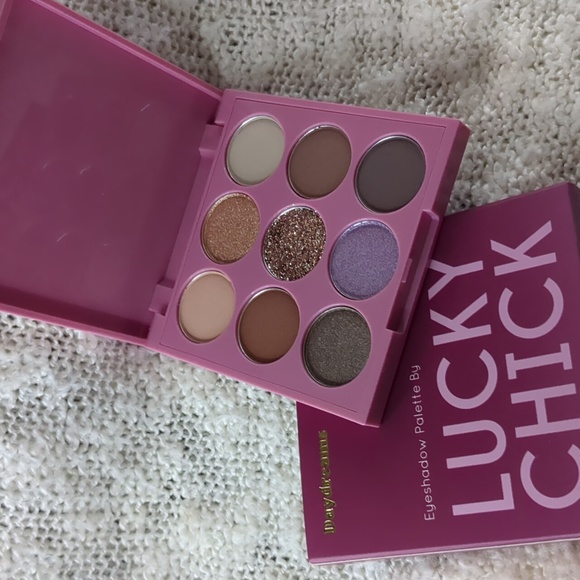 LUCKY CHICK Eyeshadow Palette in Daydreams, 6g/0.21oz - Picture 11 of 11